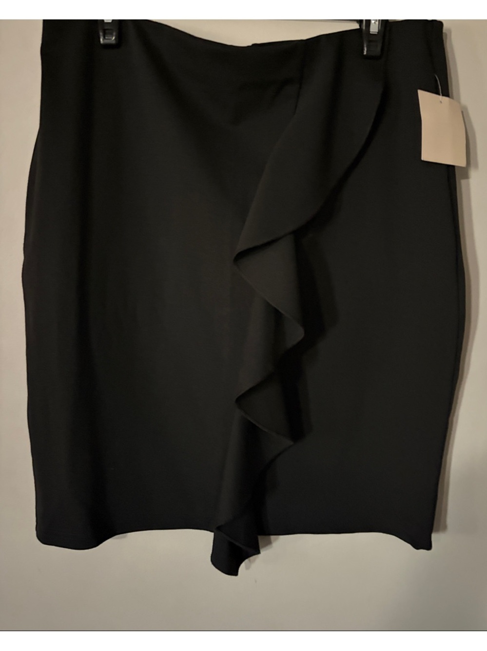 14th & Union Black Ruffle-Front Pencil Skirt